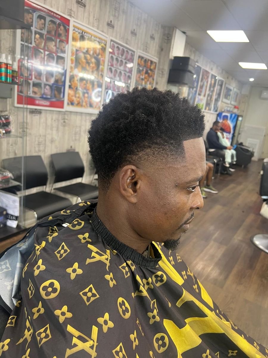 Curly top, low fade at salondecoiffuredezack